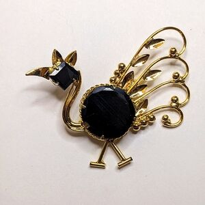 Vintage Gold Tone Black Glass Peacock Bird Brooch Pin‎ 1.5" x 1.75"